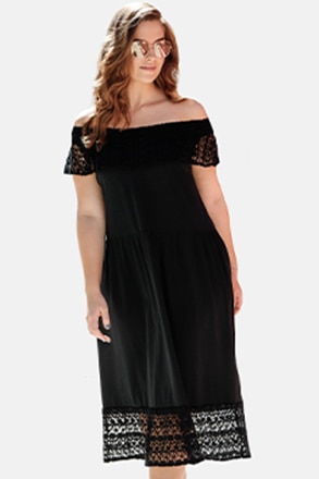 Robe, volant en dentelle