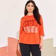 The model wears a red tshirt
