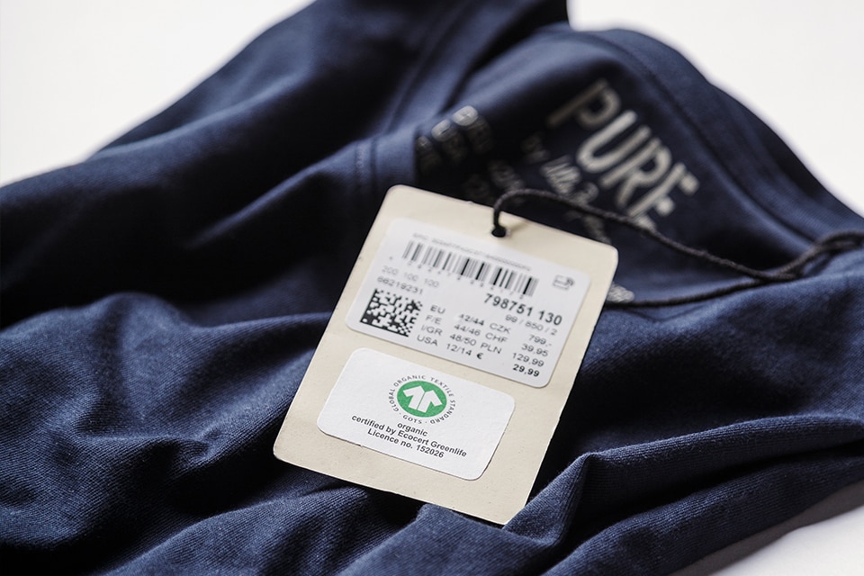 Blue t-shirt with GOTS certification on the label.