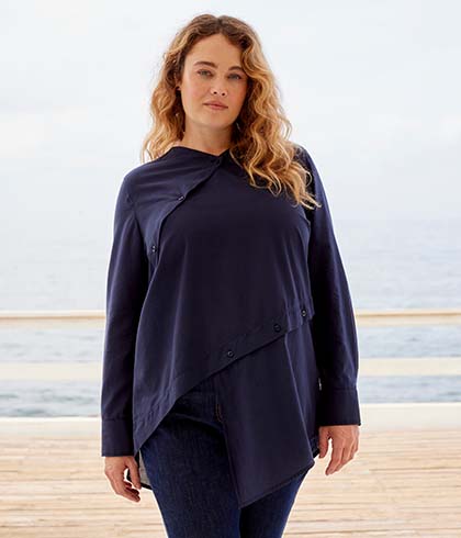 Model with dark blue blouse standing on a jetty