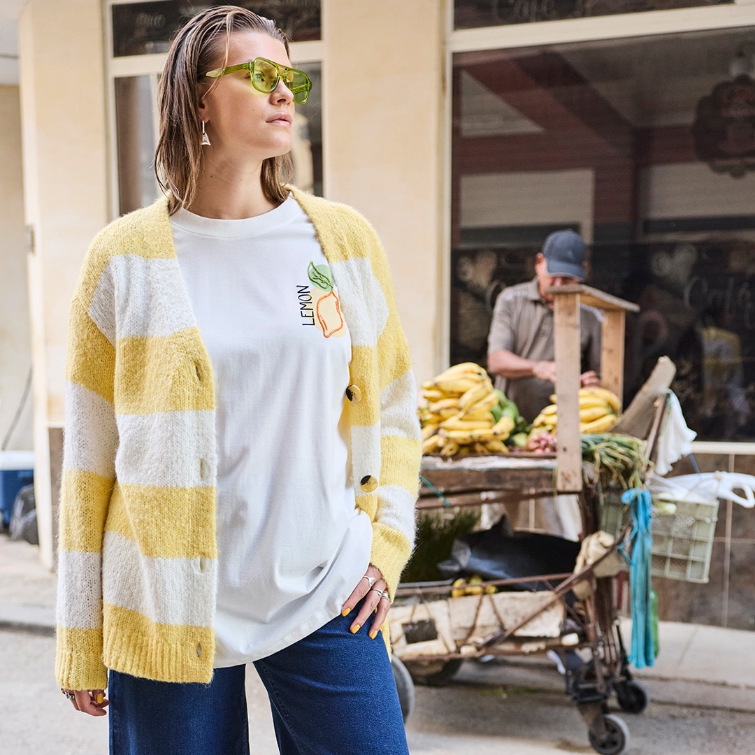 The model is wearing a gyellow cardigan