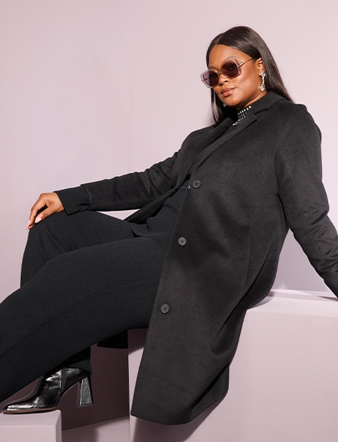 The modeli wearing a black outfit
