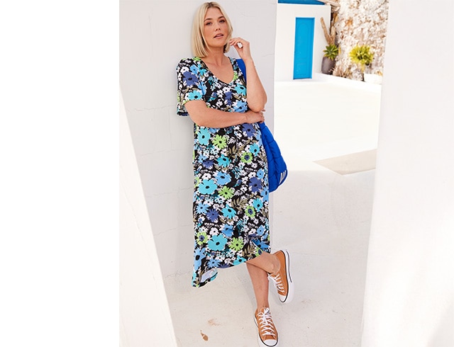 Model wears a mididress