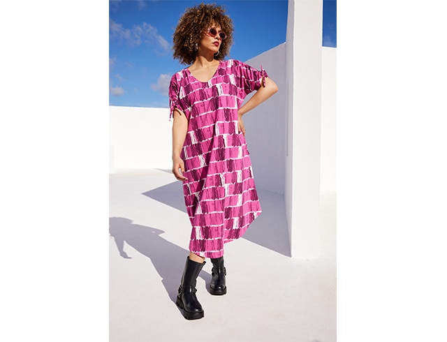 Model wears a mididress