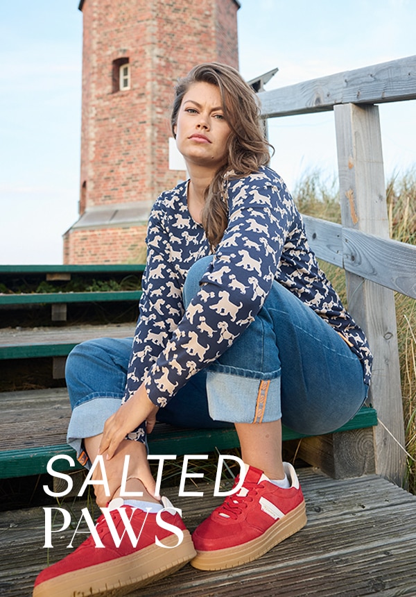 Model trägt türkises Kleid Korallen