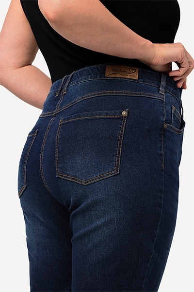 Model trägt Marie Jeans