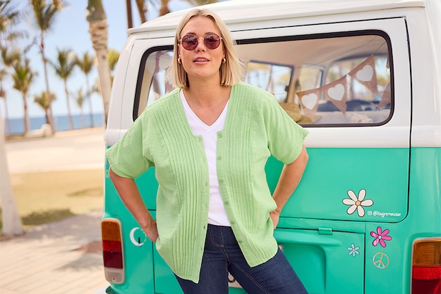 The model wears a shirt with print