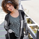 the model wears a grey shirt