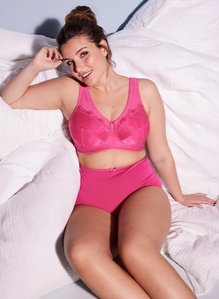 The model wears a bordeaux bra