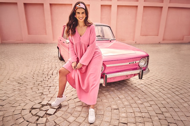 The model wears a colorfl shirt and a cardigan