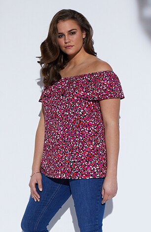 offshoulder shirt met volant offshoulder shirt met volant